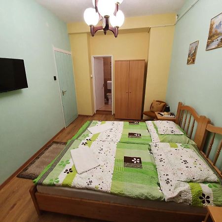 Panorama Vendeghaz Hotel Miskolc Bagian luar foto