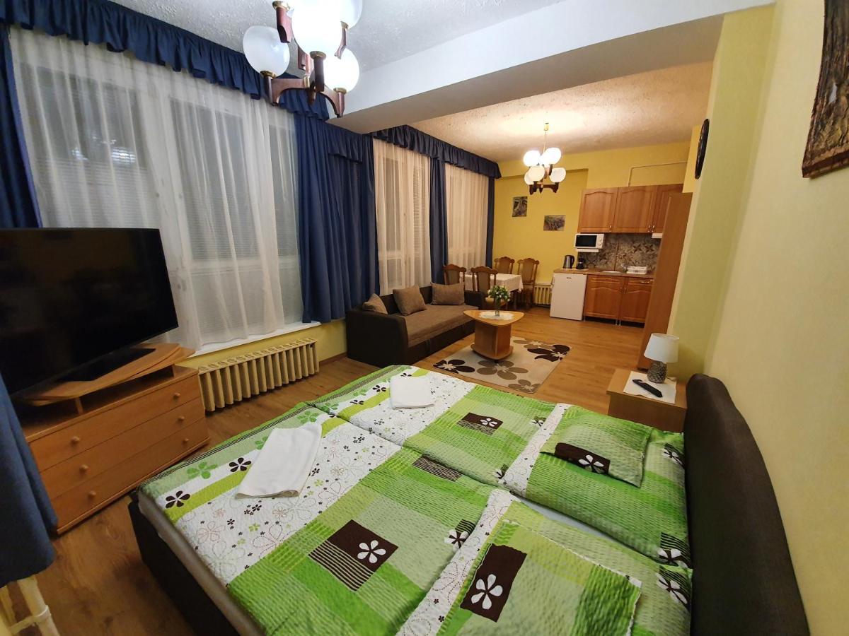 Panorama Vendeghaz Hotel Miskolc Bagian luar foto