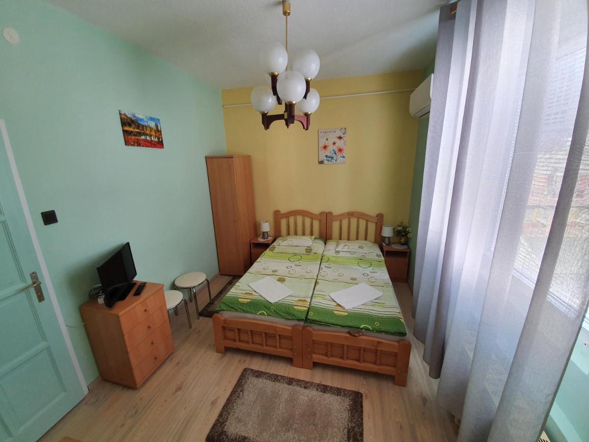 Panorama Vendeghaz Hotel Miskolc Bagian luar foto